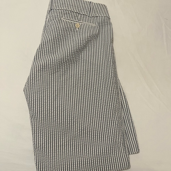 BCBG maxazria blue/white seersucker cotton shorts. - Picture 3 of 6